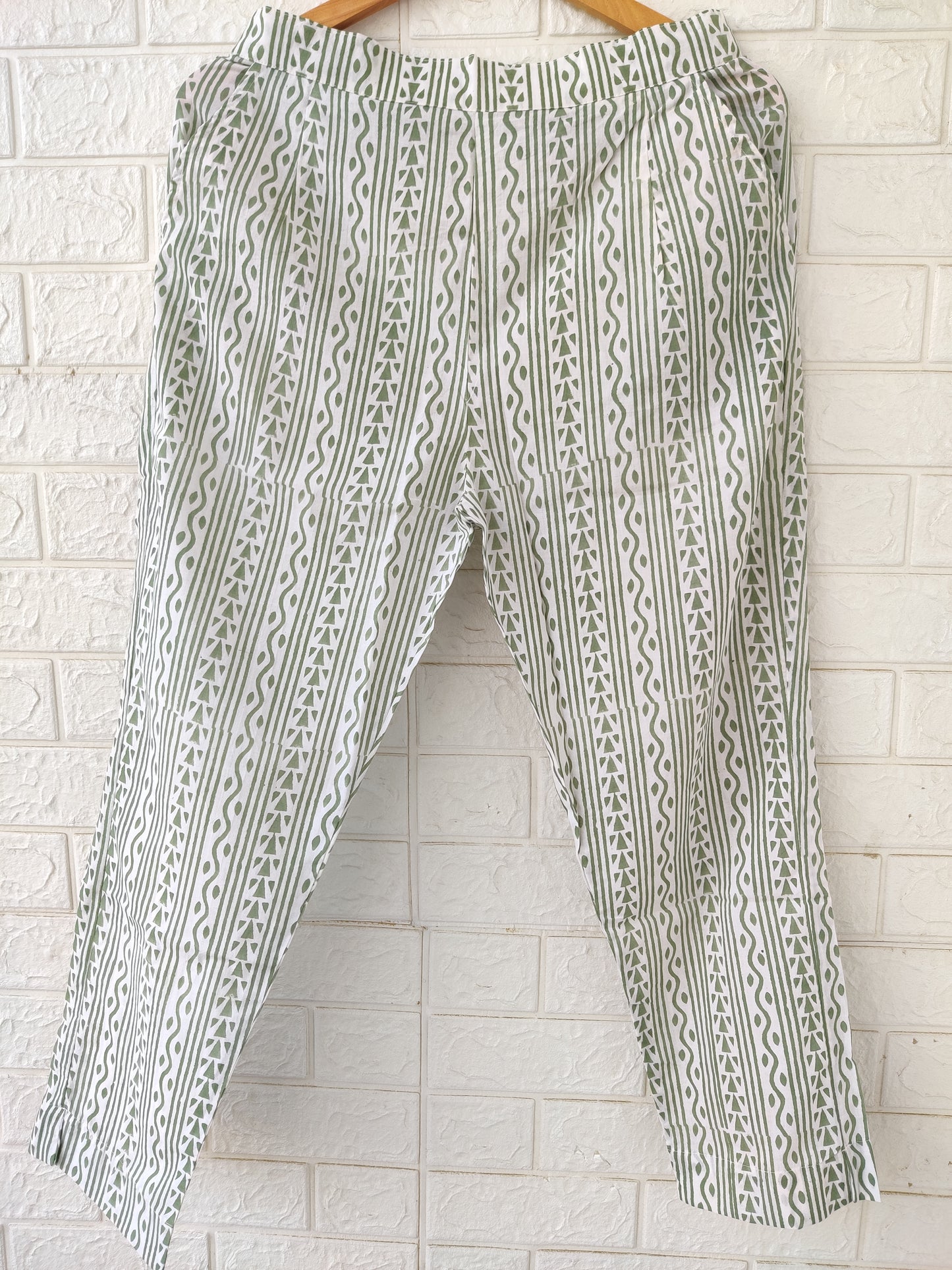 Sleeve-less with attached sleeves Hand-Block Suit
