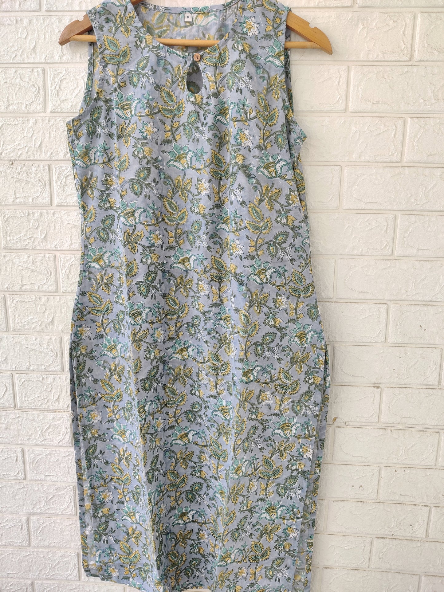 Sleeve-less with attached sleeves Hand-Block Suit