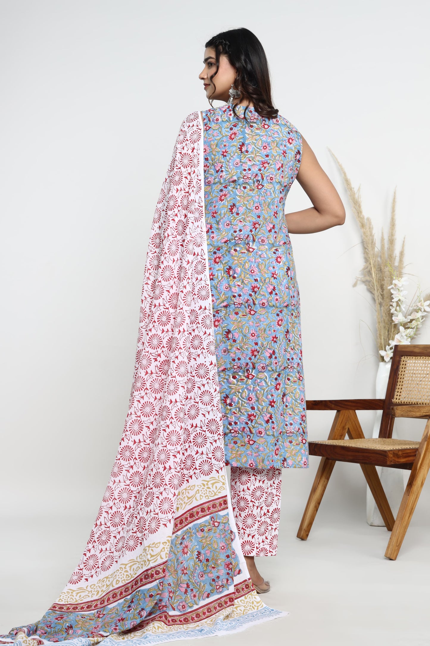 Sleeve-less with attached sleeves Hand-Block Suit