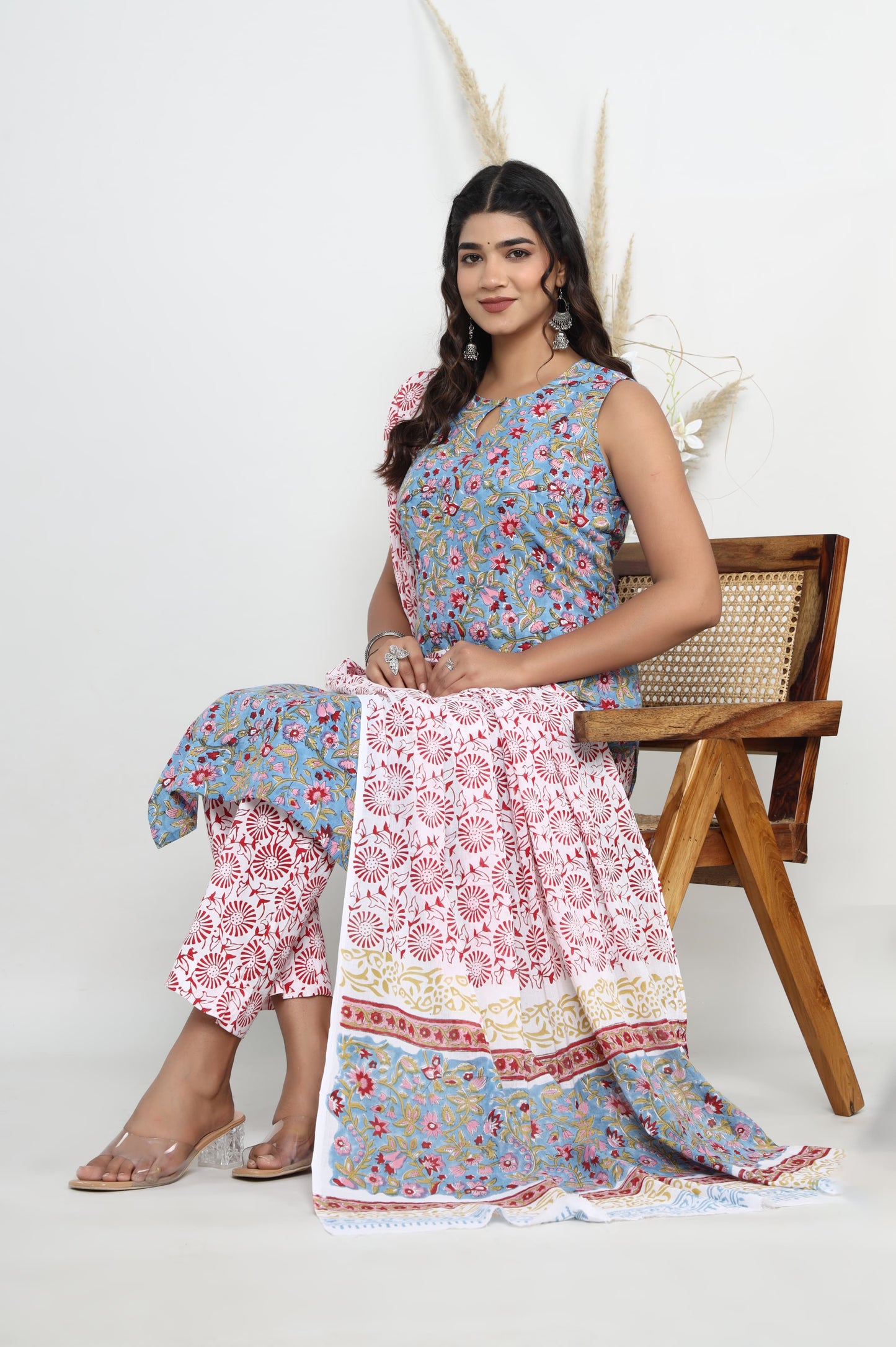 Sleeve-less with attached sleeves Hand-Block Suit