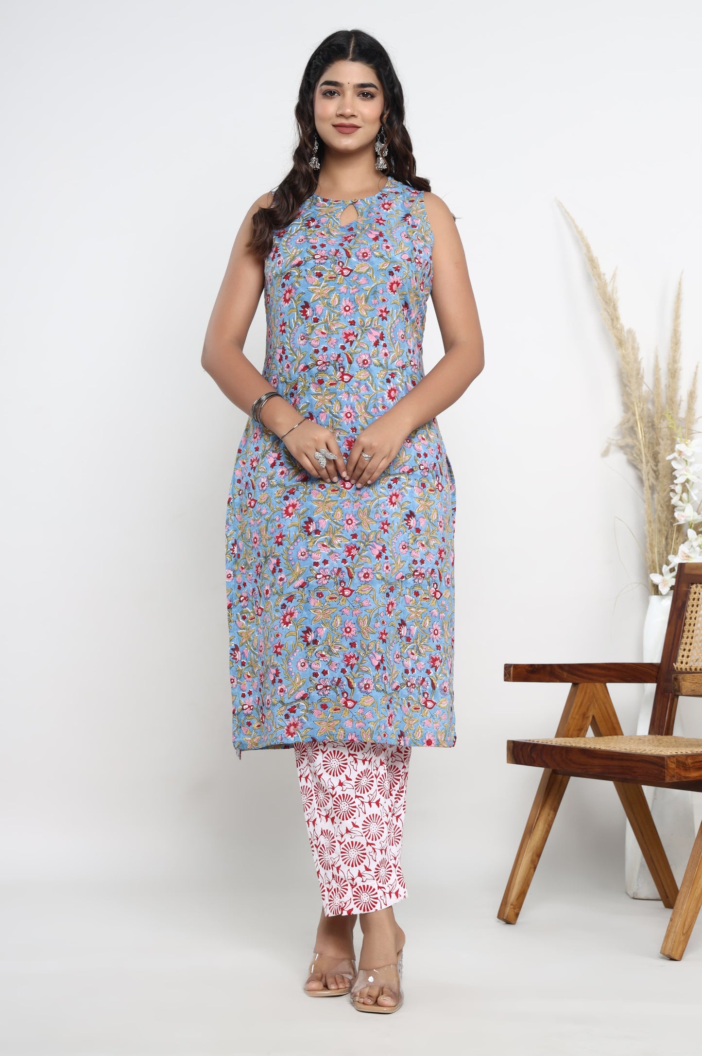 Sleeve-less with attached sleeves Hand-Block Suit