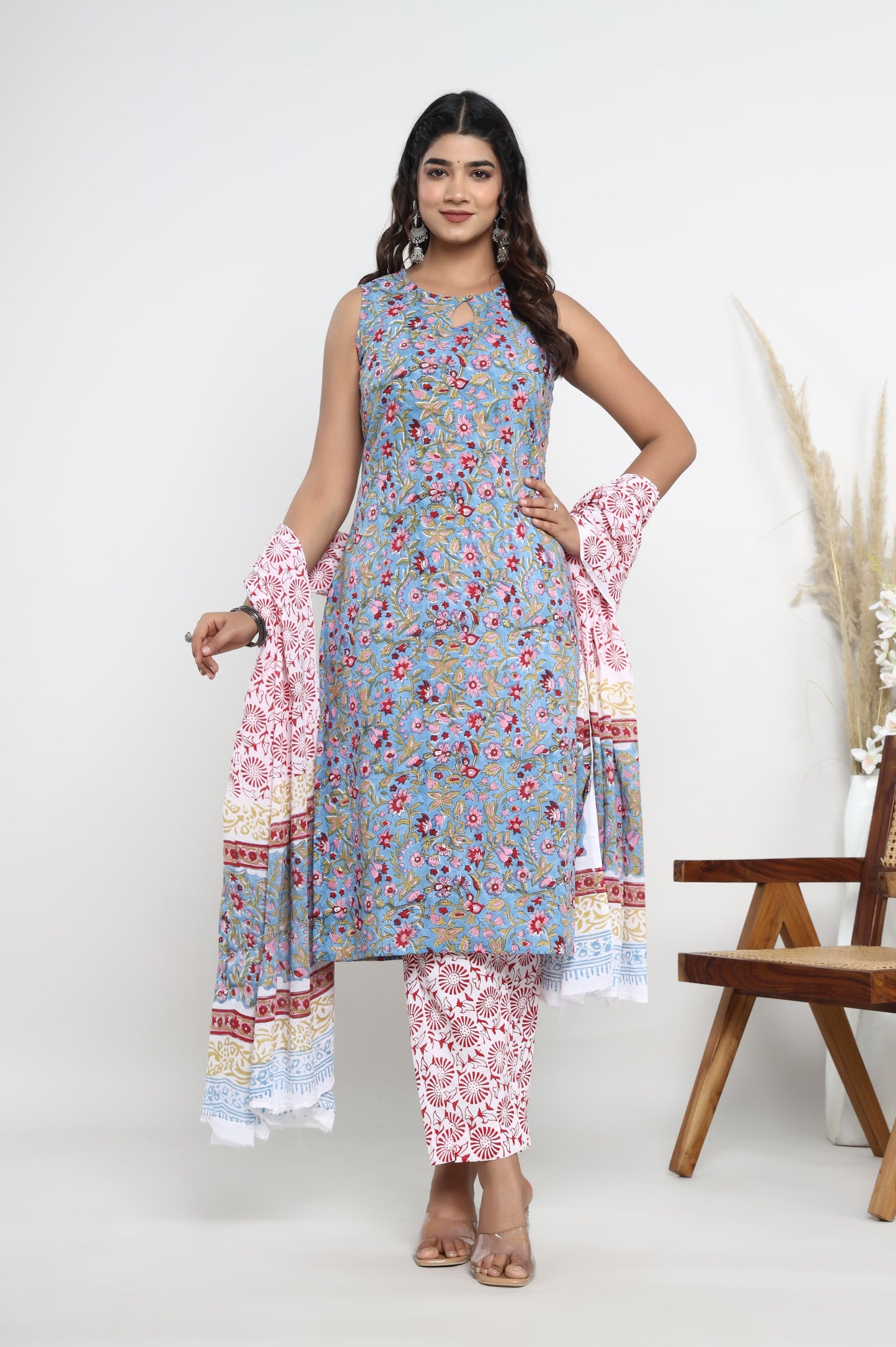Sleeve-less with attached sleeves Hand-Block Suit