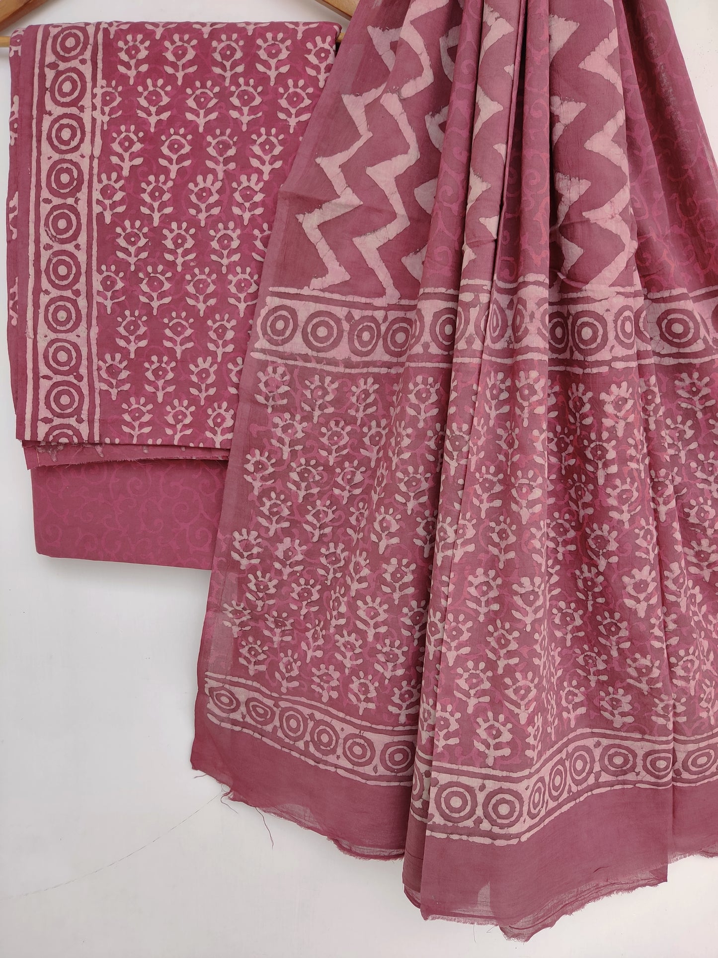 (DABU) Hand Printed Cotton Suit With Mulmul Cotton Dupatta3