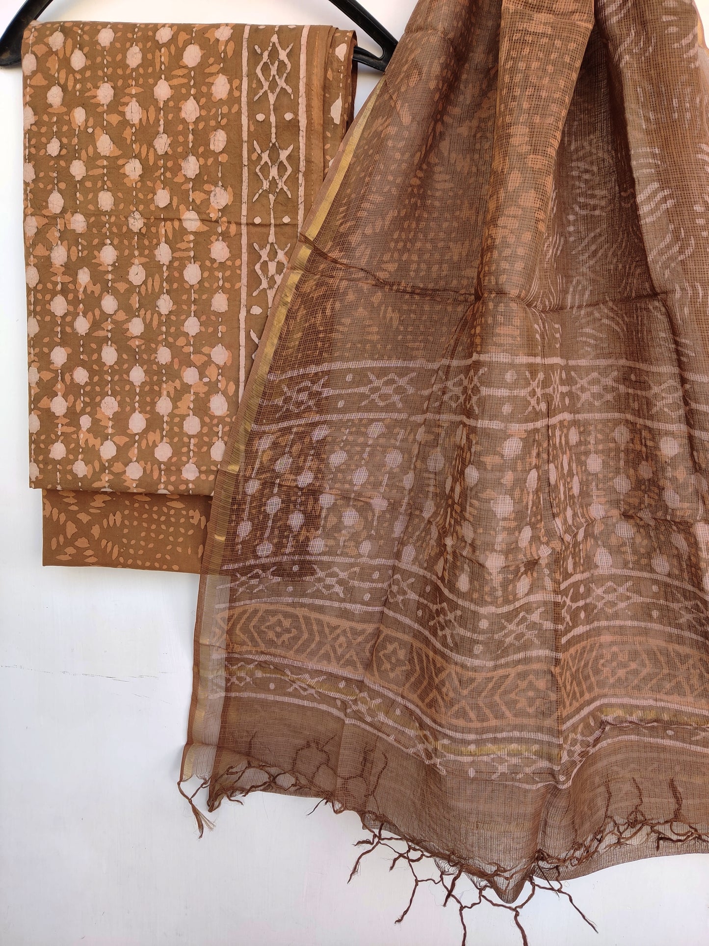 (DABU) Hand Block Printed Cotton Suit with Cotton Kota Doria dupatta9
