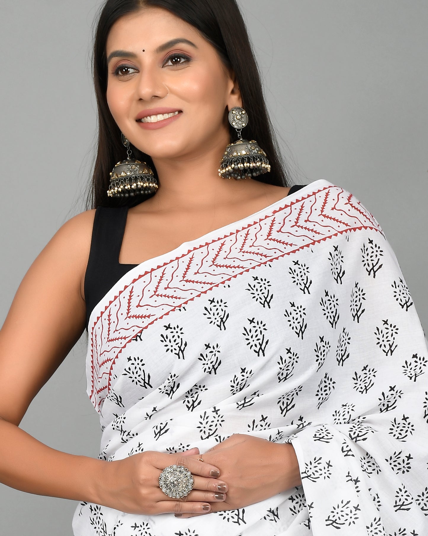 White and Black Printed Cotton Mulmul Saree with Blouse Piece