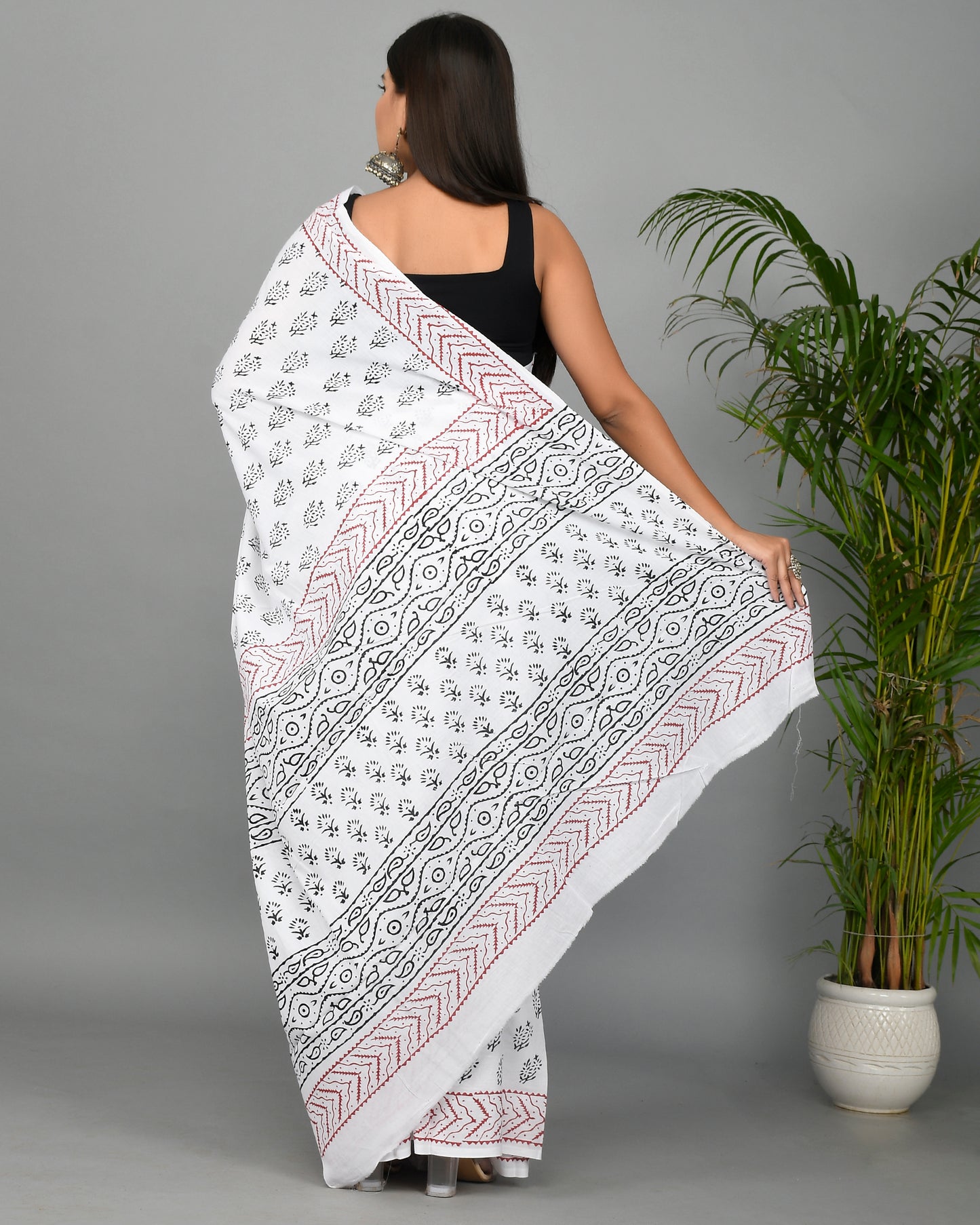 White and Black Printed Cotton Mulmul Saree with Blouse Piece