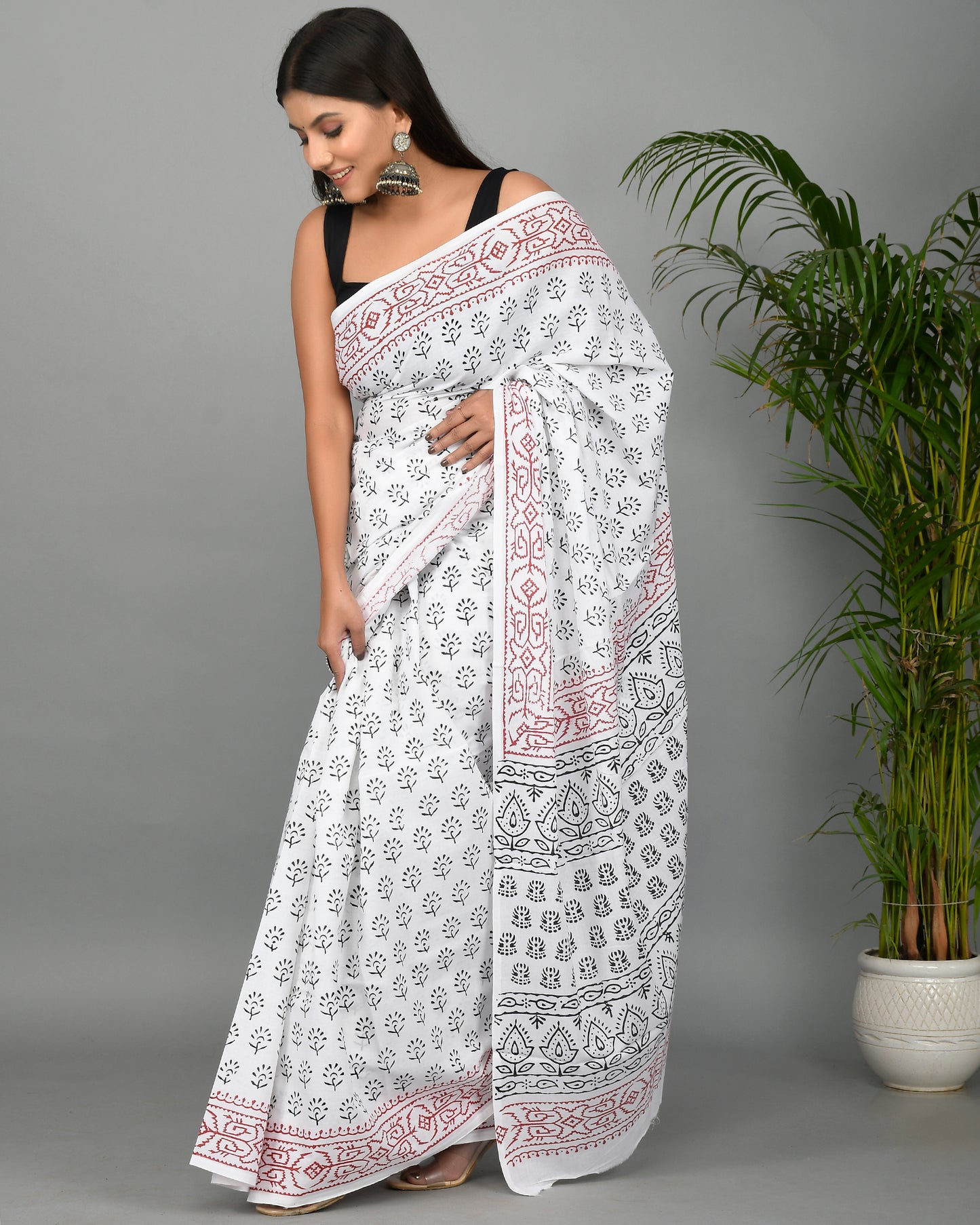 White and Black Printed Cotton Mulmul Saree with Blouse Piece