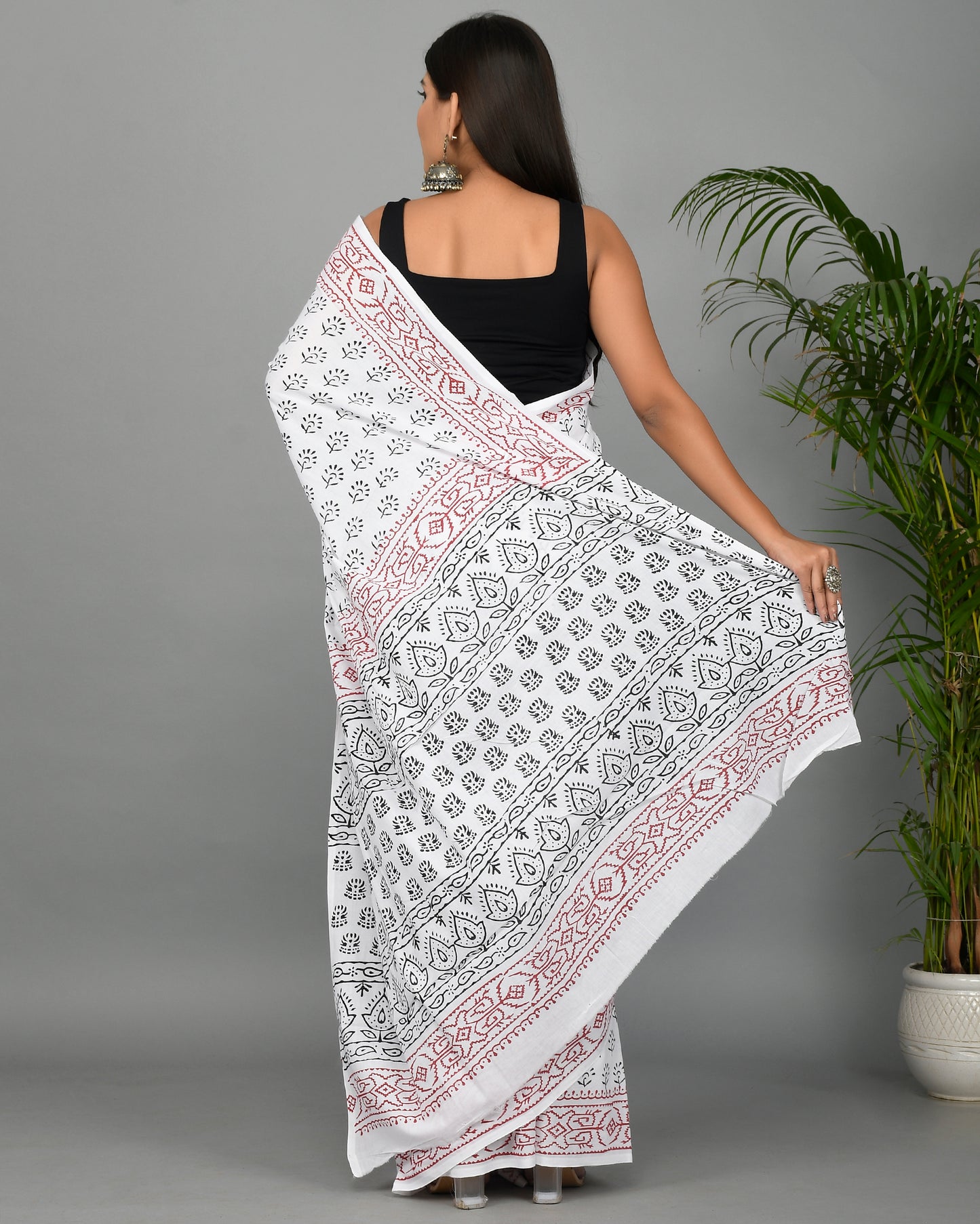 White and Black Printed Cotton Mulmul Saree with Blouse Piece