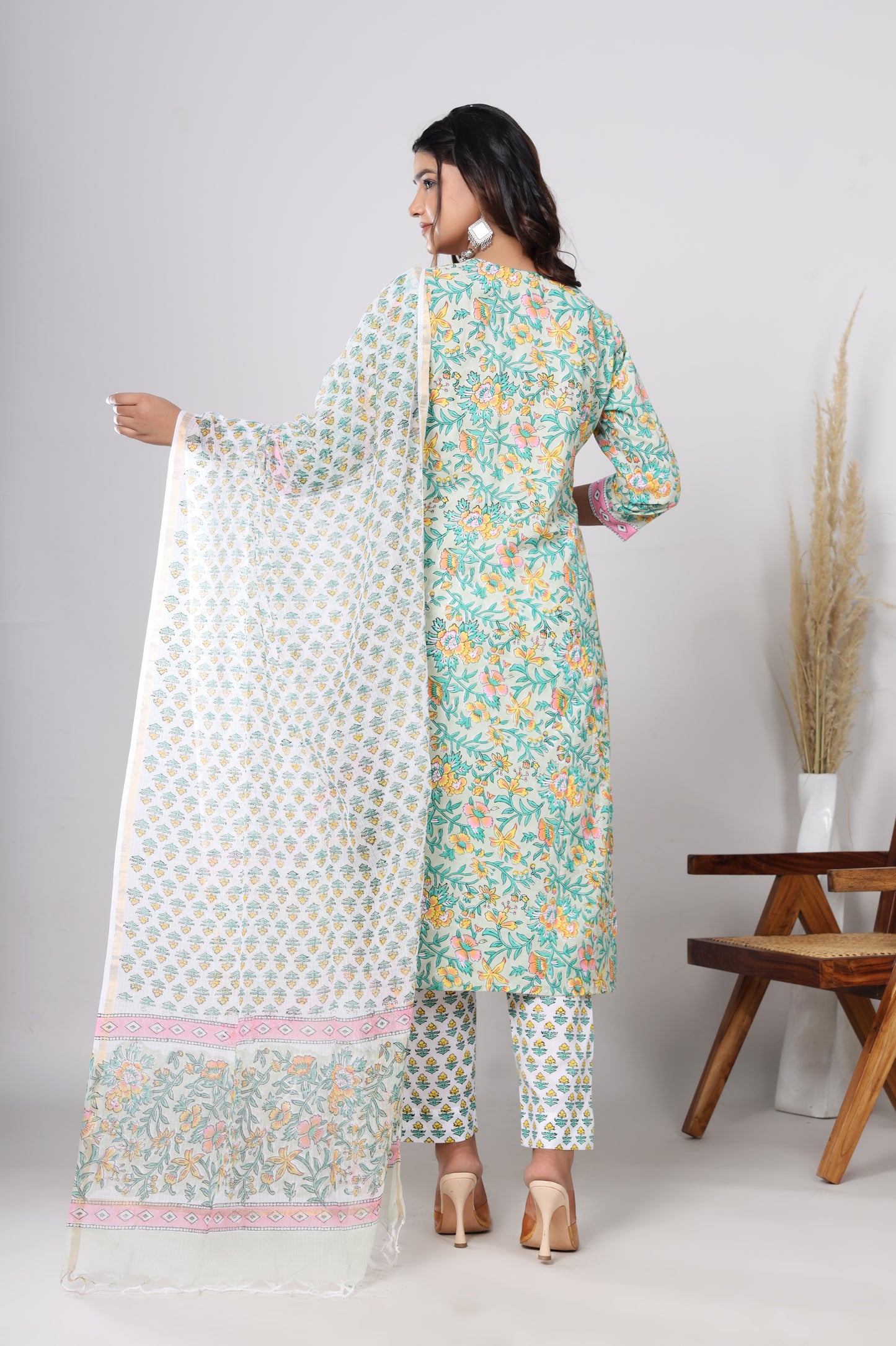 Hand-Block Suit2