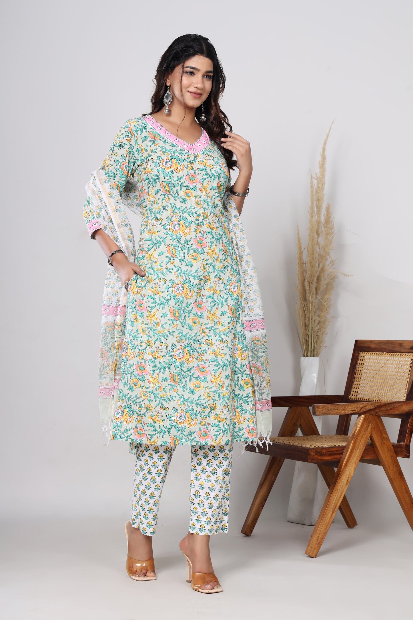 Hand-Block Suit2