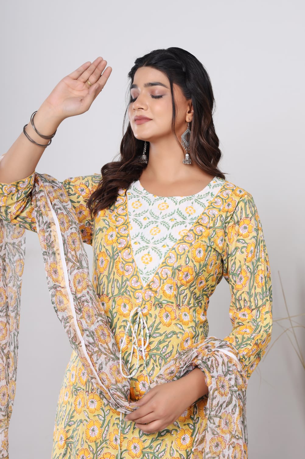 Hand-Block Suit