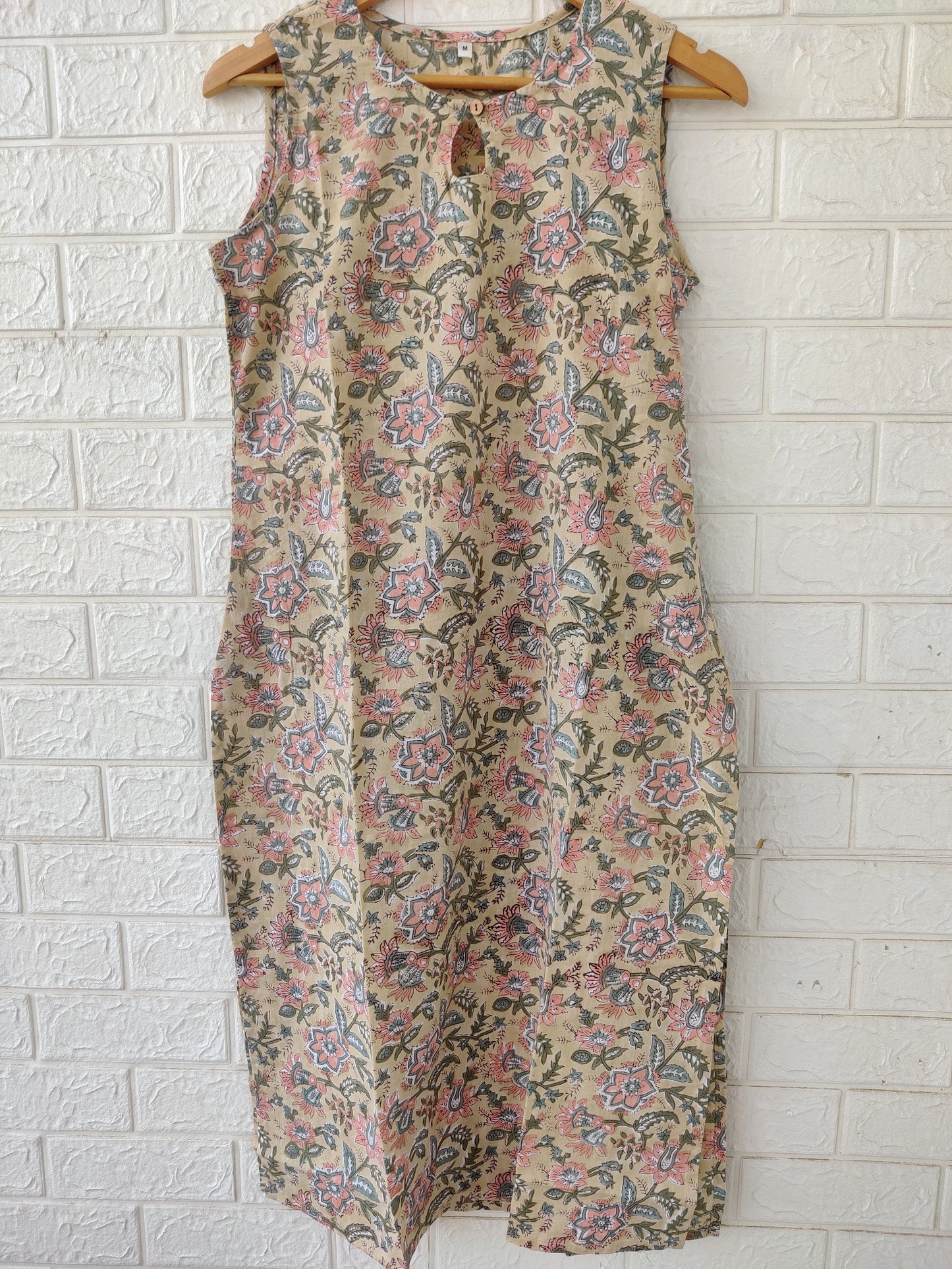 Sleeve-less with attached sleeves Hand-Block Suit