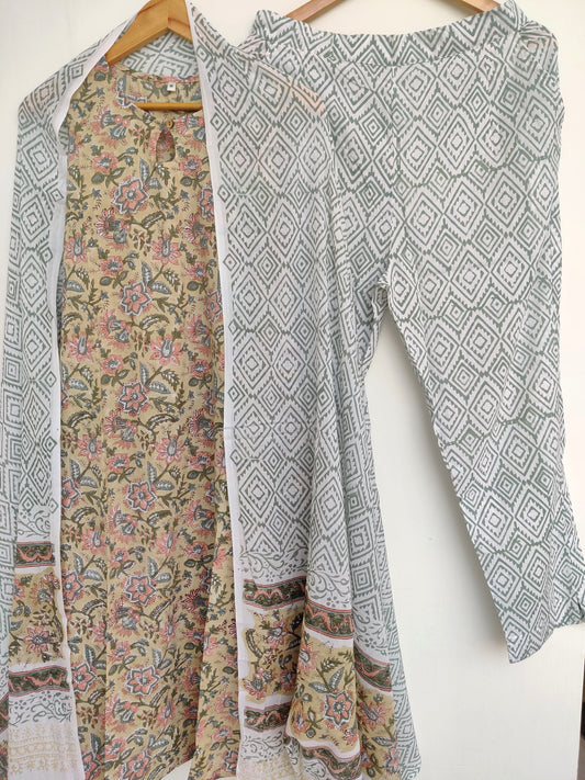Sleeve-less with attached sleeves Hand-Block Suit