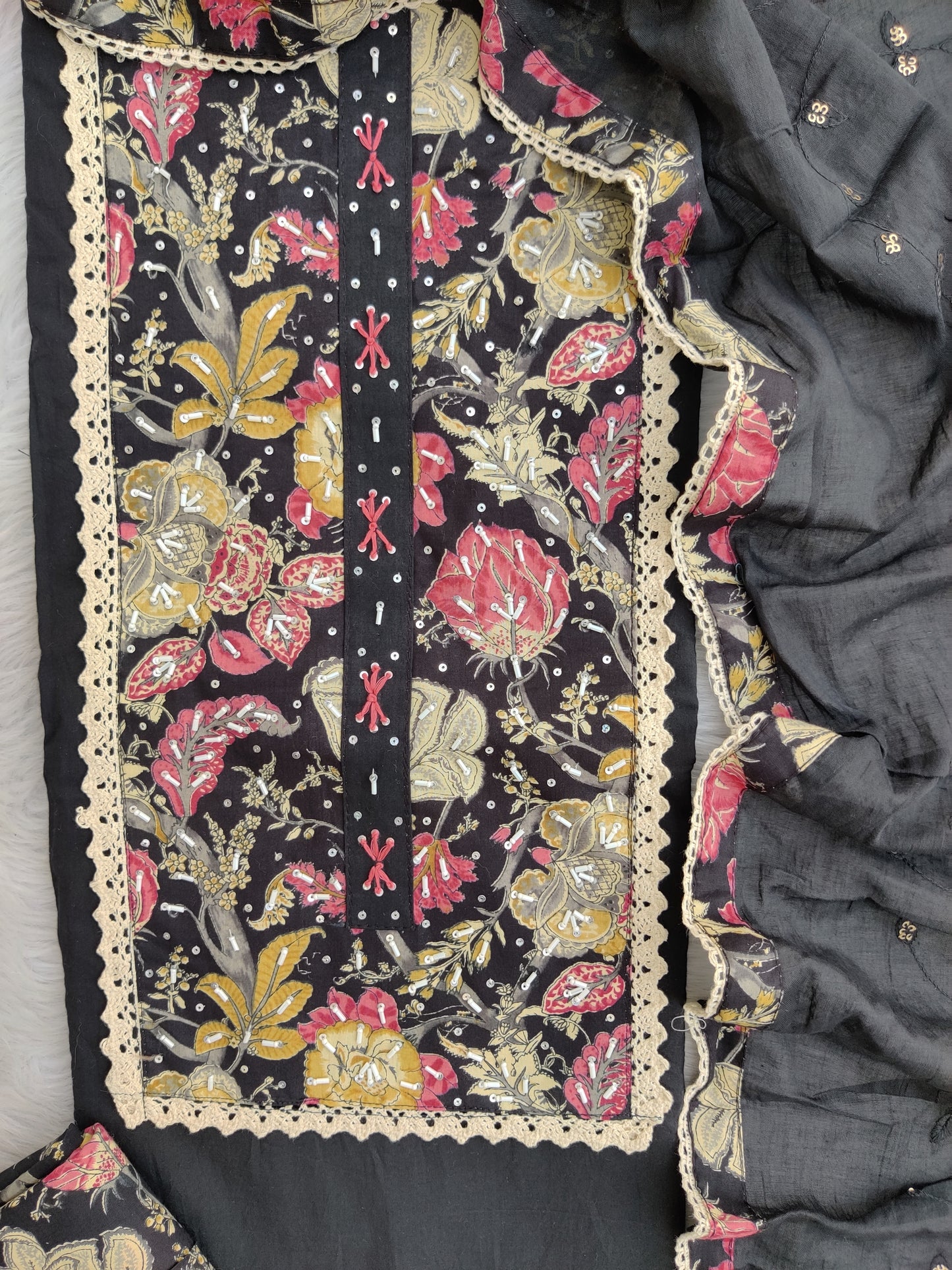 (SALE) COTTON NECK EMBROIDERY WORK SUIT WITH COTTON MULMUL EMBROIDERY DUPATTA